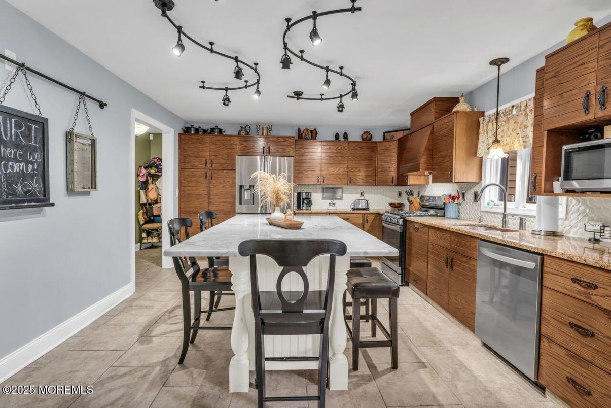 Dining room, Interior, Kitchen, Pendant Lights, Stainless Steel Appliances