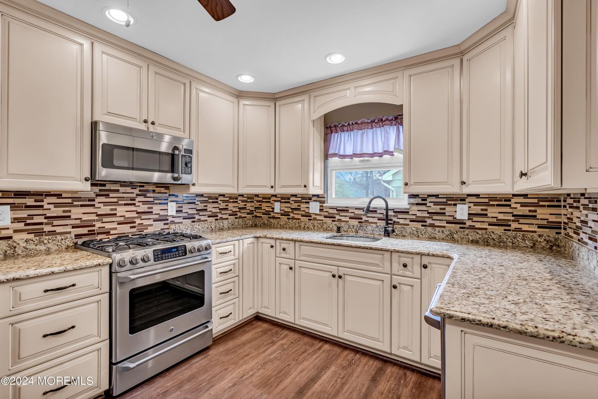 Interior, Kitchen, Recessed Lighting, Wood Texture Flooring