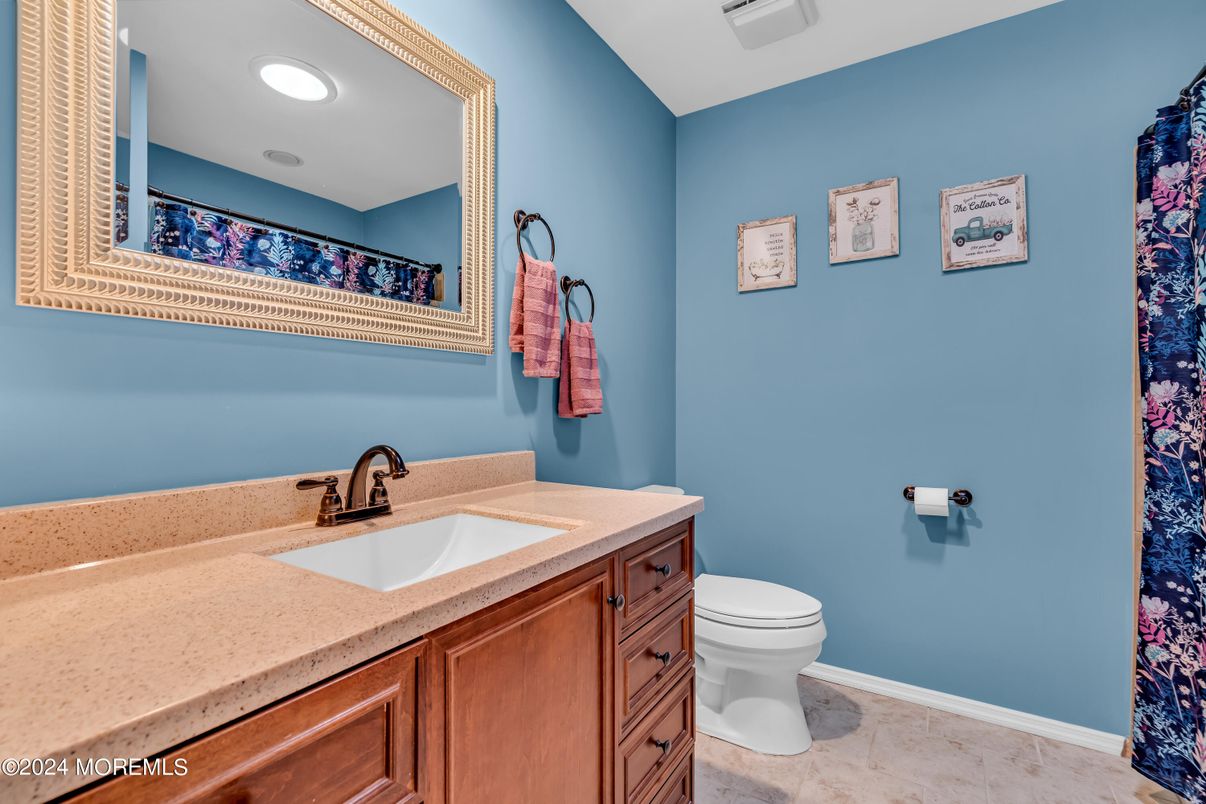Bathroom, Interior, Recessed Lighting