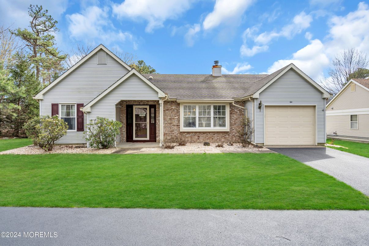 Attached, Exterior, Facade, Brick Facade, Ranch