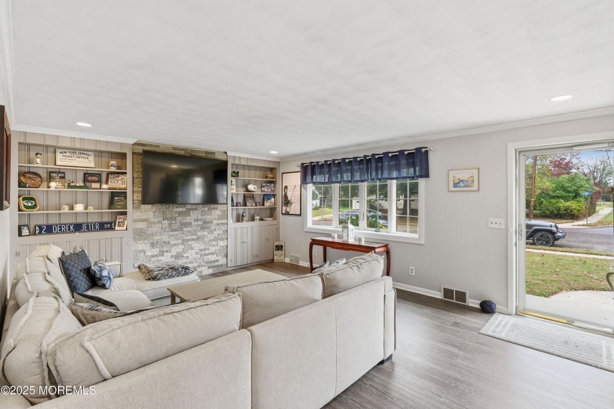 Interior, Living room, Recessed Lighting, Stone Walls, Wood Texture Flooring