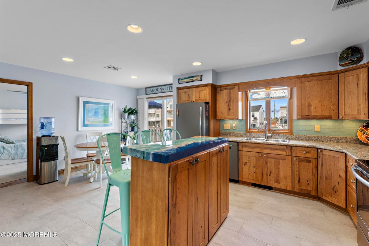 Dining room, Interior, Kitchen, Recessed Lighting, Tile Countertops