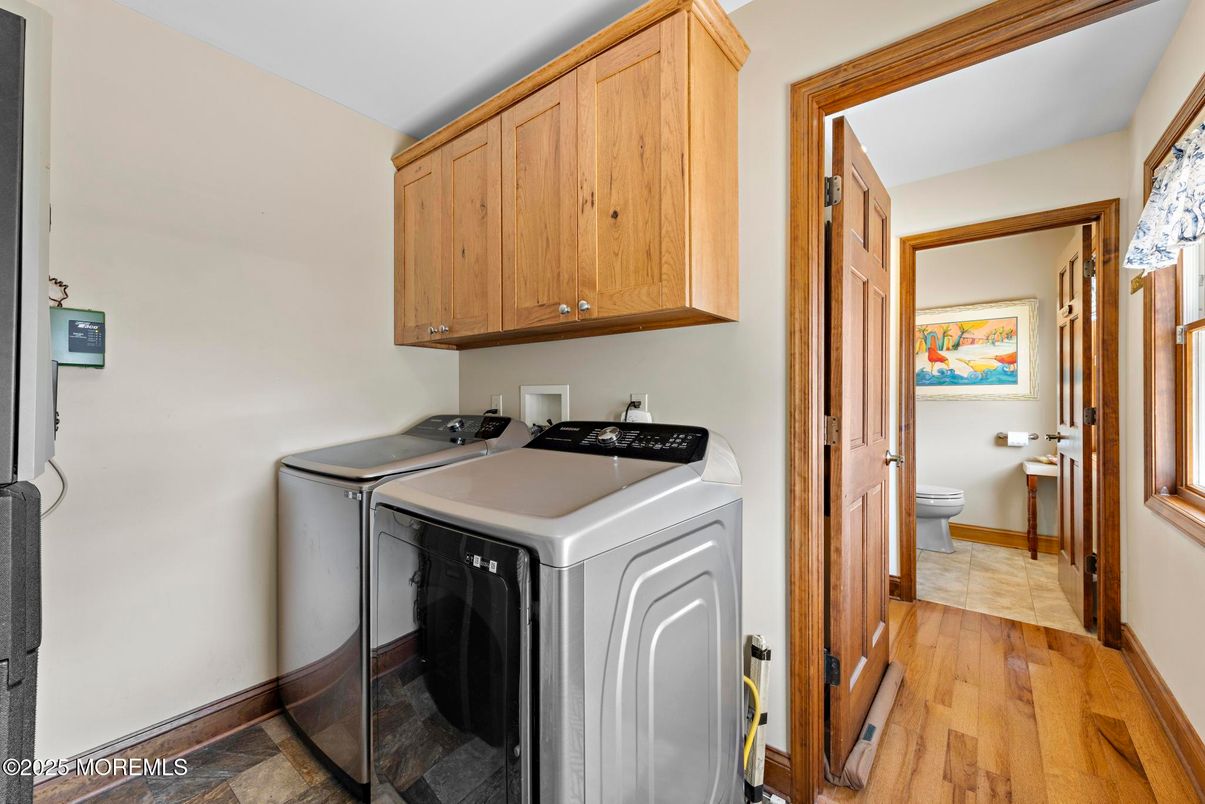 Interior, Washer, Wood Texture Flooring