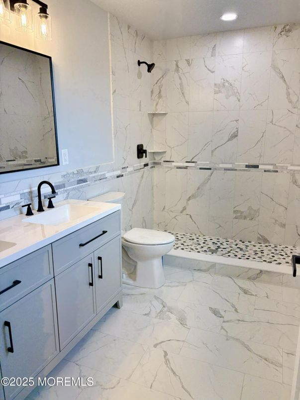Bathroom, Interior, Marble, Marble Walls, Recessed Lighting