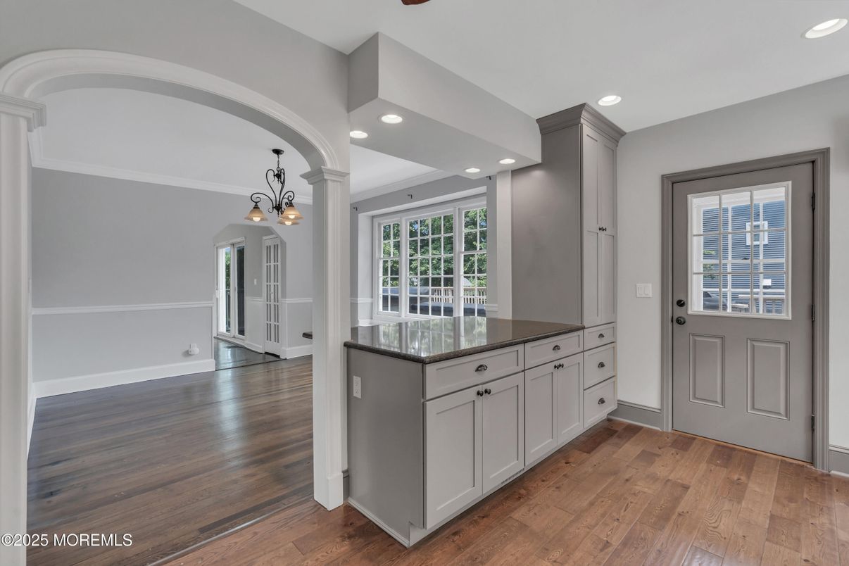 Interior, Pendant Lights, Recessed Lighting, Wood Texture Flooring