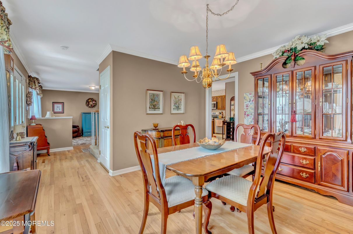 Chandelier, Dining room, Interior, Recessed Lighting, Wood Texture Flooring