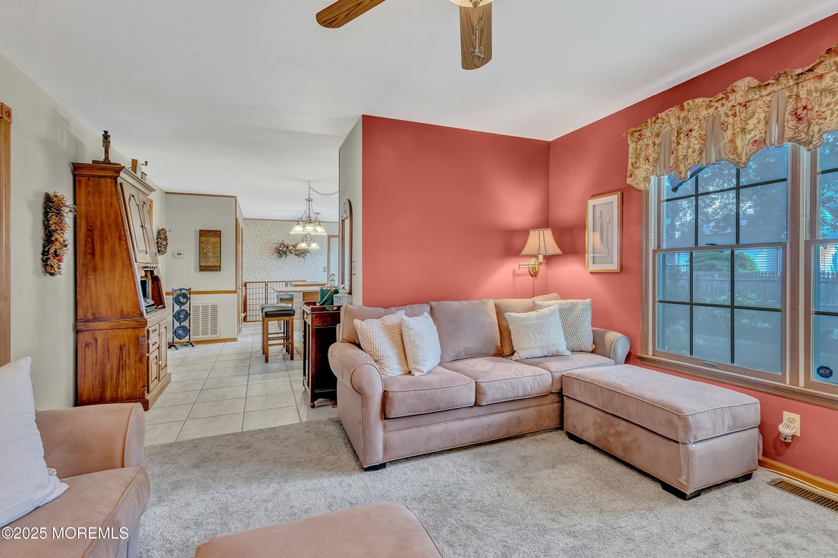 Dining room, Interior, Living room, Pendant Lights