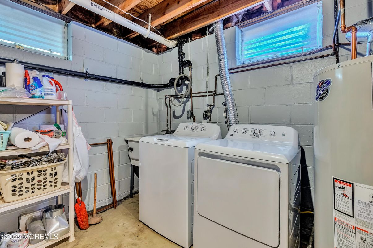 Interior, Washer, Wooden Beams