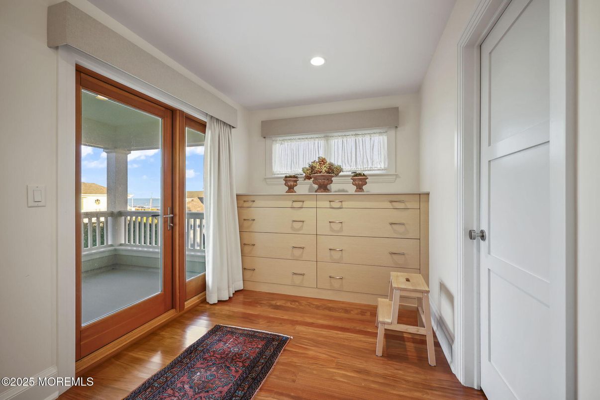 Interior, Recessed Lighting, Water, Wood Texture Flooring