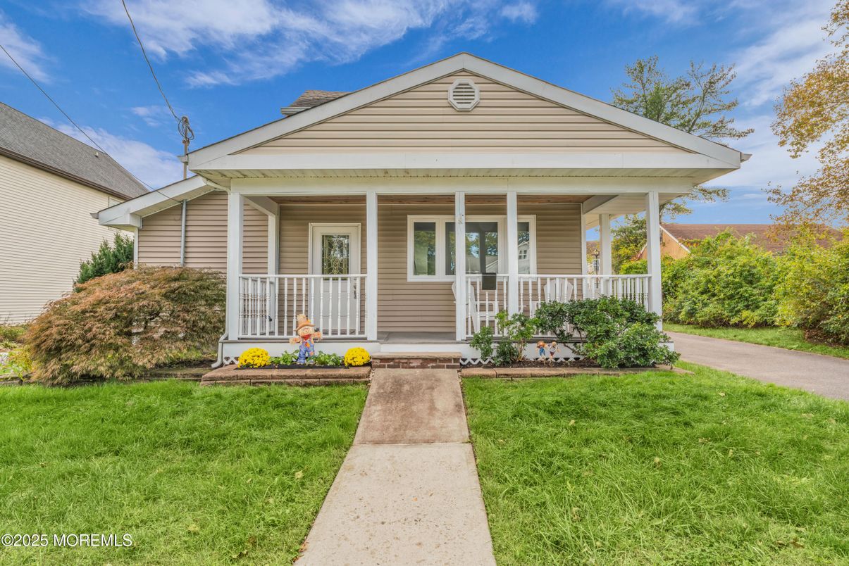 Exterior, Facade, American Craftsman