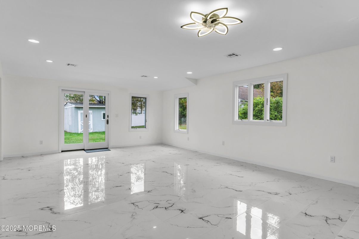 Empty room, Interior, Marble, Recessed Lighting