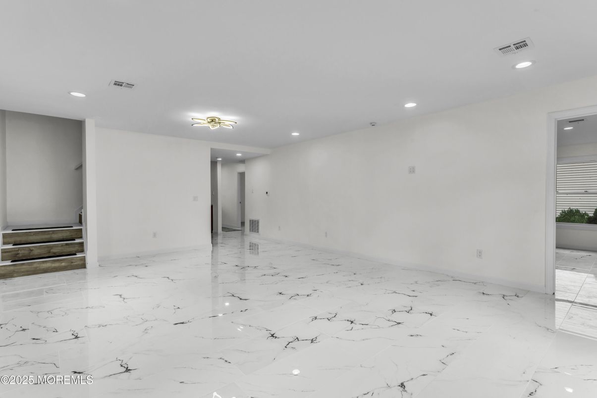 Empty room, Interior, Marble, Recessed Lighting