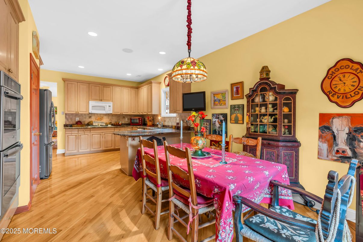 Dining room, Interior, Kitchen, Pendant Lights, Recessed Lighting, Wood Texture Flooring