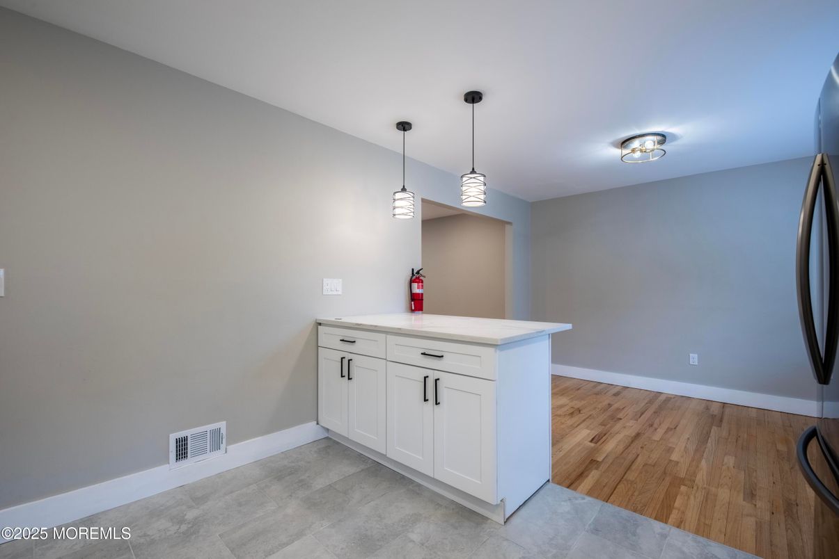 Interior, Pendant Lights, Wood Texture Flooring