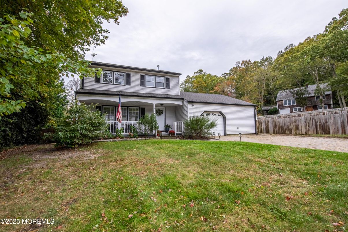 Attached, Backyard, Exterior, Facade, American Foursquare