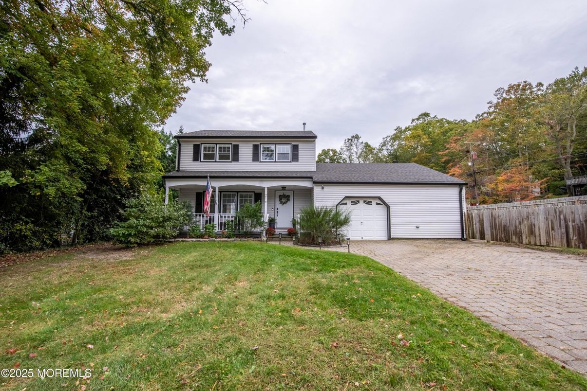 Attached, Backyard, Exterior, Facade, Split Level