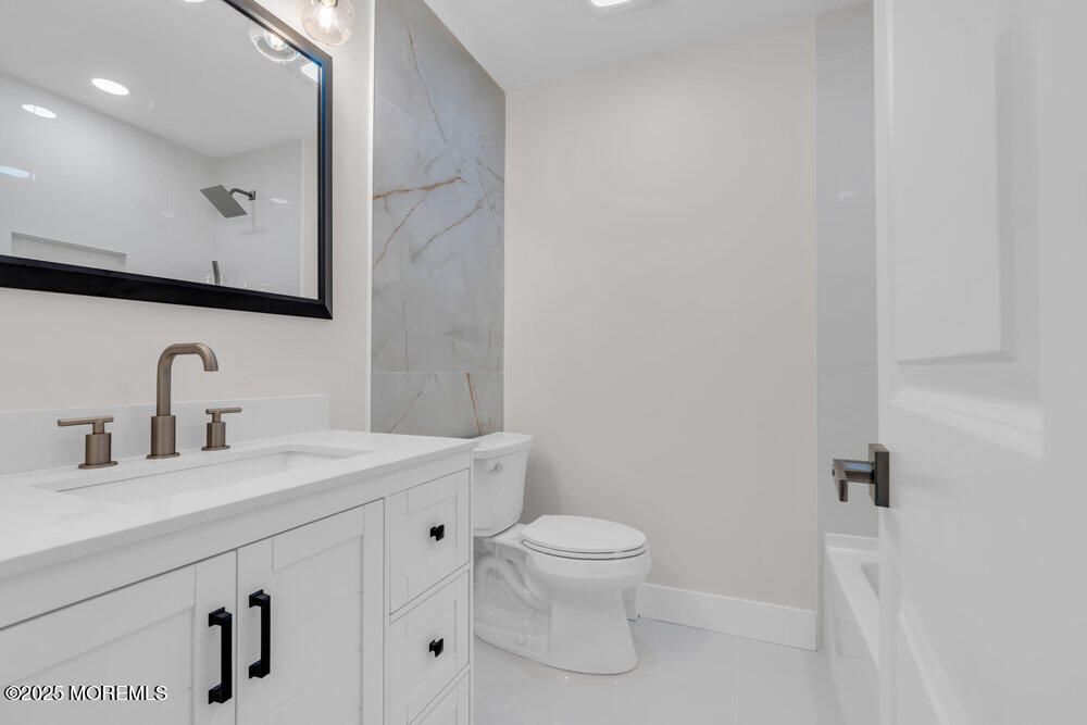 Bathroom, Interior, Marble Walls, Recessed Lighting