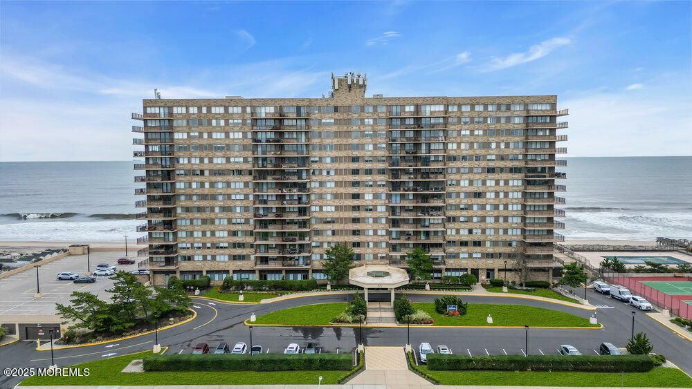 Exterior, Facade, Condo Building