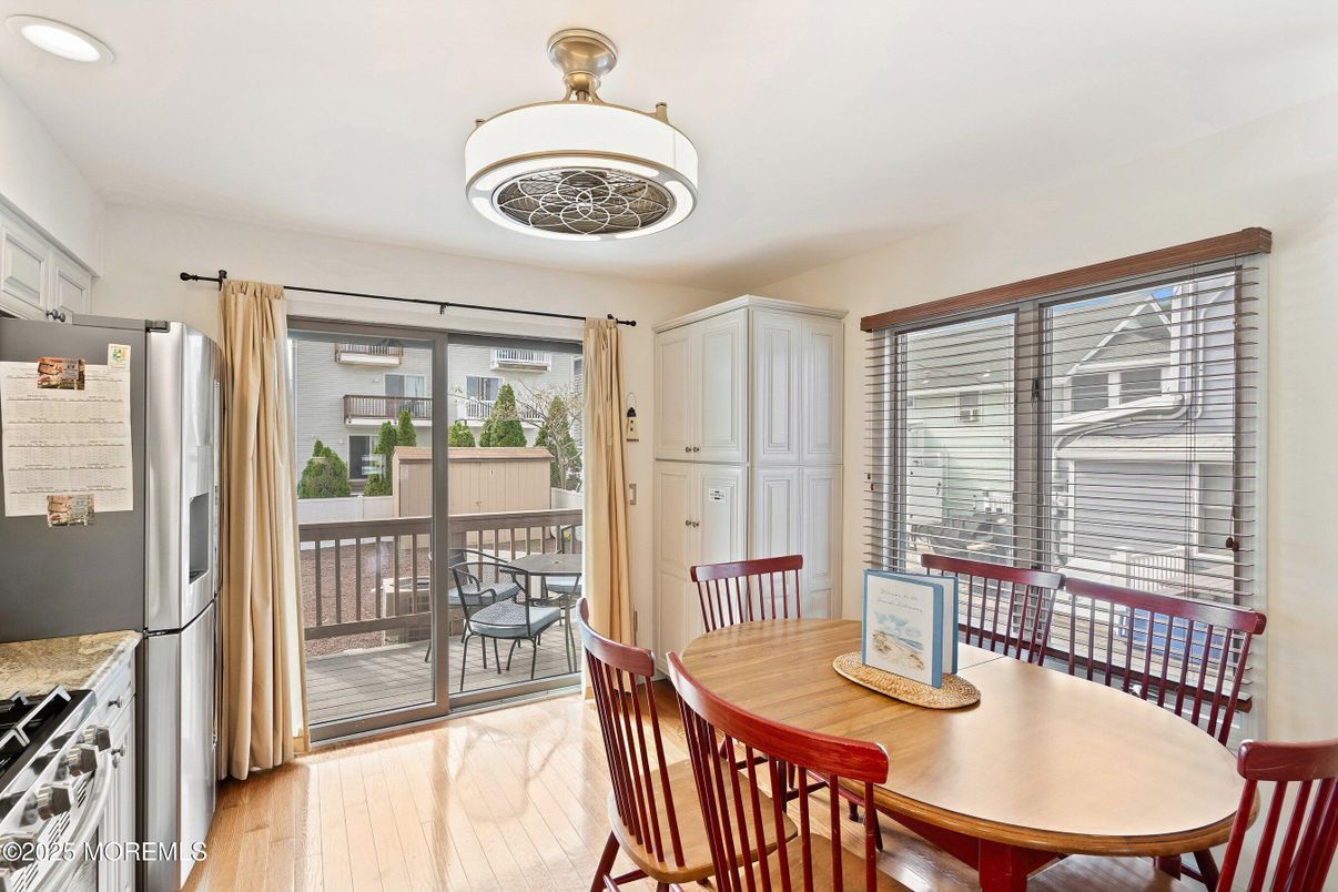 Dining room, Interior, Kitchen, Recessed Lighting, Wood Texture Flooring