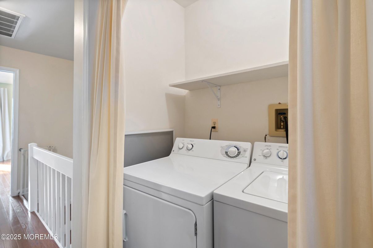 Interior, Utility Closets, Washer, Wood Texture Flooring