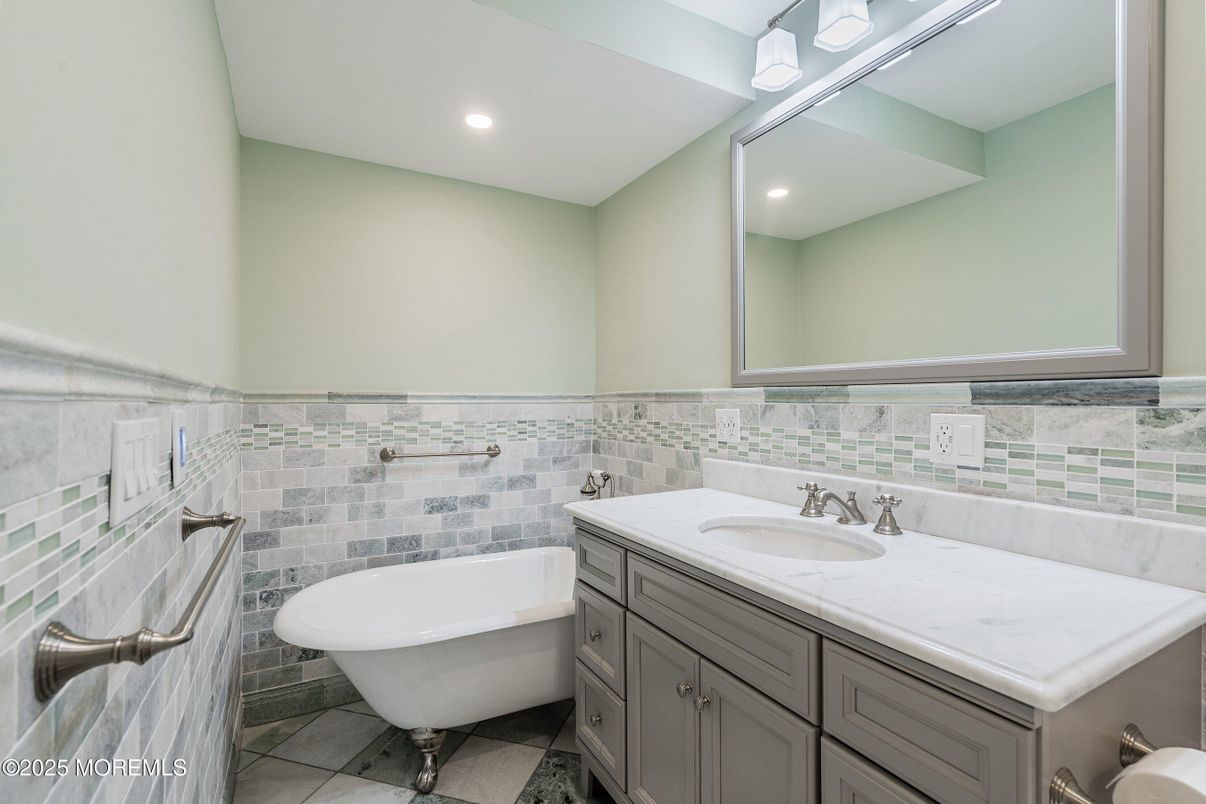 Bathroom, Free Standing Baths, Interior, Recessed Lighting