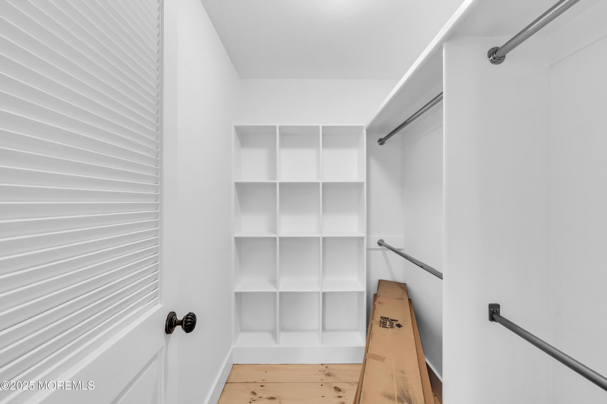 Interior, Walk-in Closets, Wood Texture Flooring