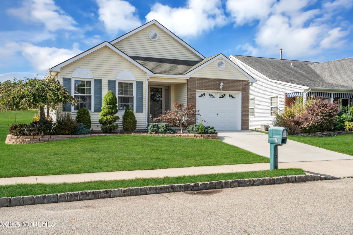 Attached, Exterior, Facade, Brick Facade, Ranch