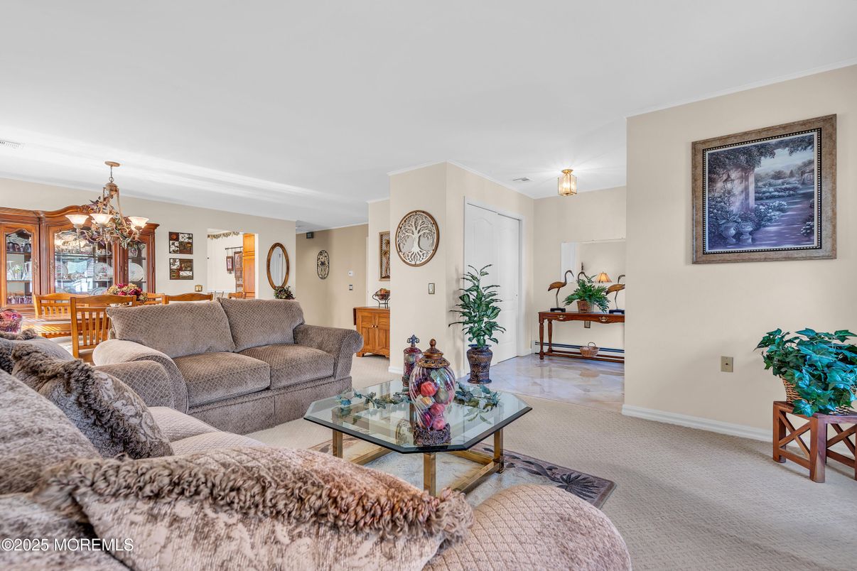 Chandelier, Dining room, Interior, Living room
