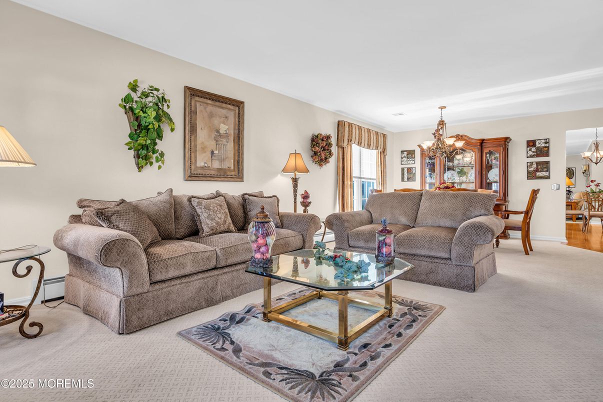 Chandelier, Dining room, Interior, Living room
