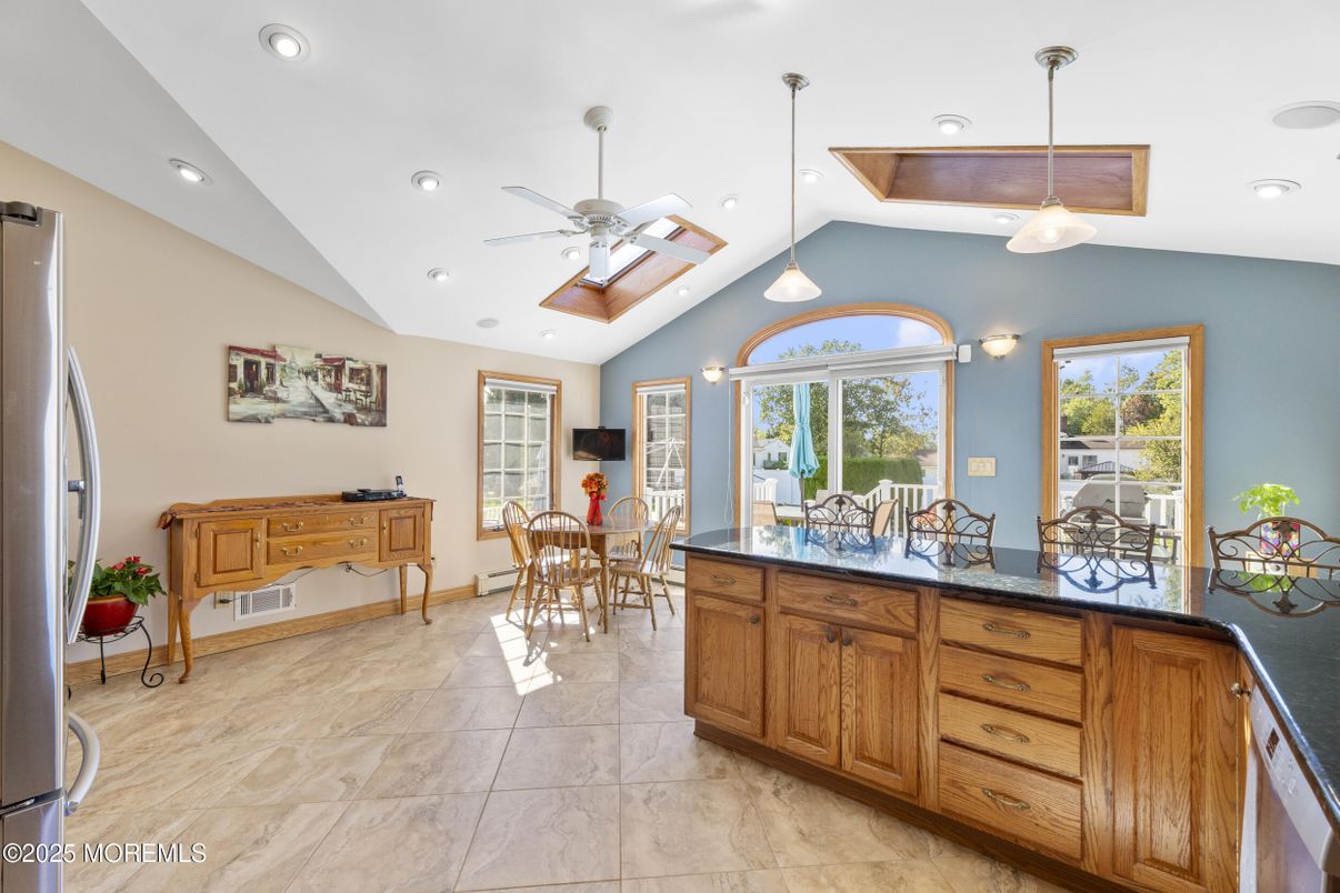 Dining room, Interior, Pendant Lights, Recessed Lighting