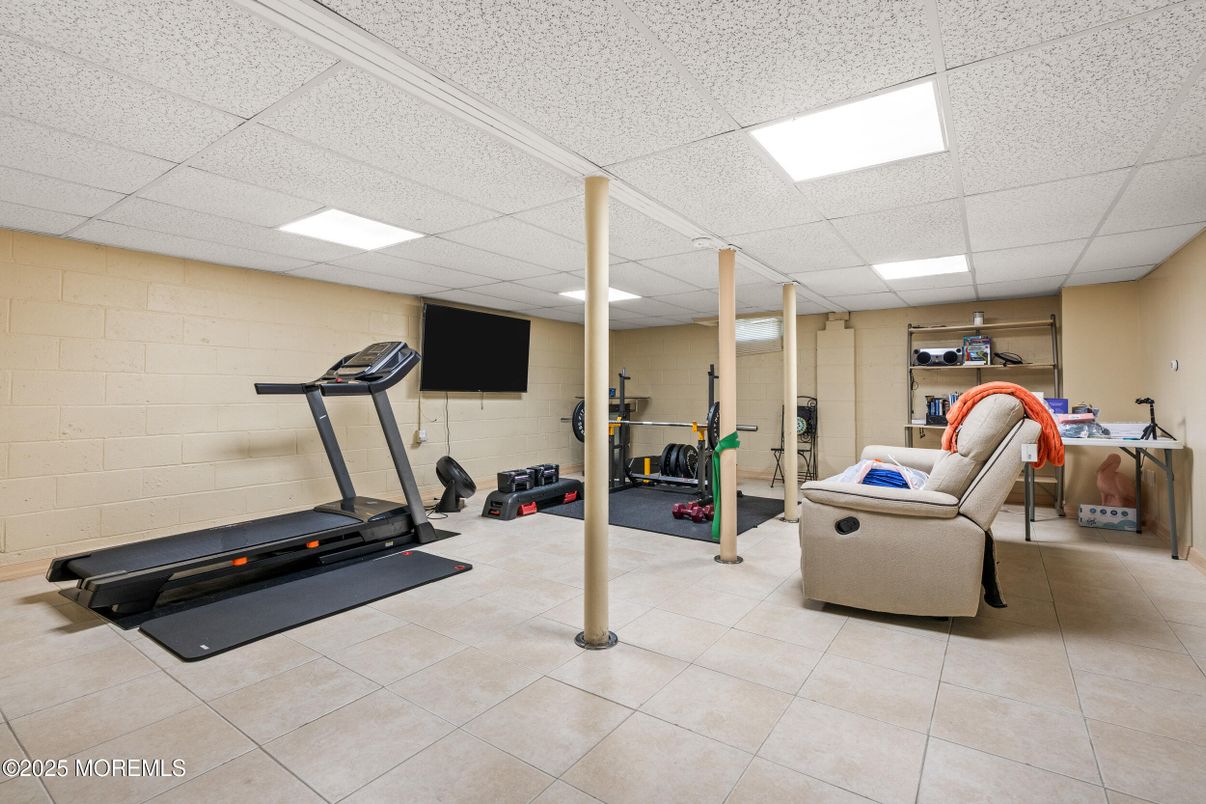 Fitness Equipment, Interior, Recessed Lighting, Stone Walls