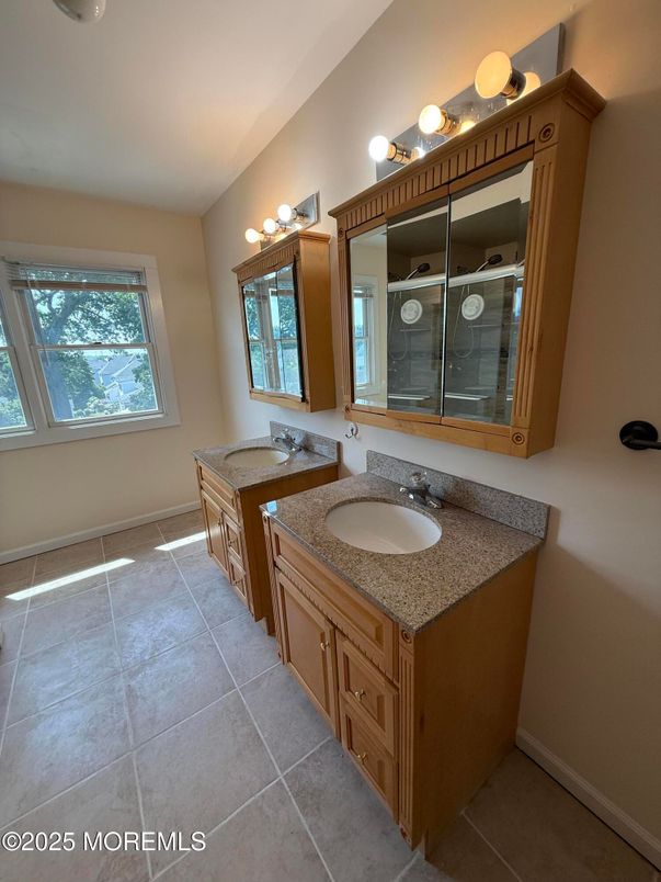 Bathroom, Dual Sink Vanities, Interior