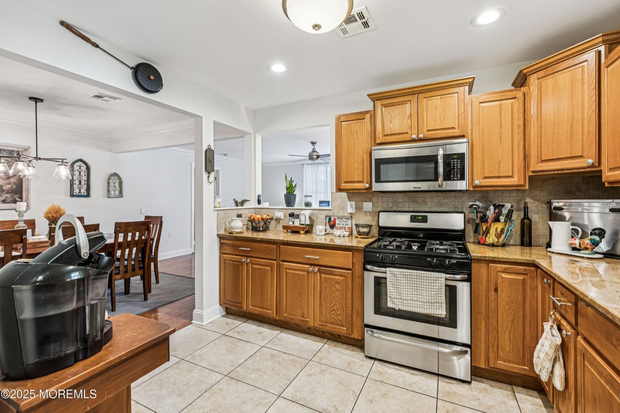 Dining room, Interior, Kitchen, Pendant Lights, Recessed Lighting, Stainless Steel Appliances