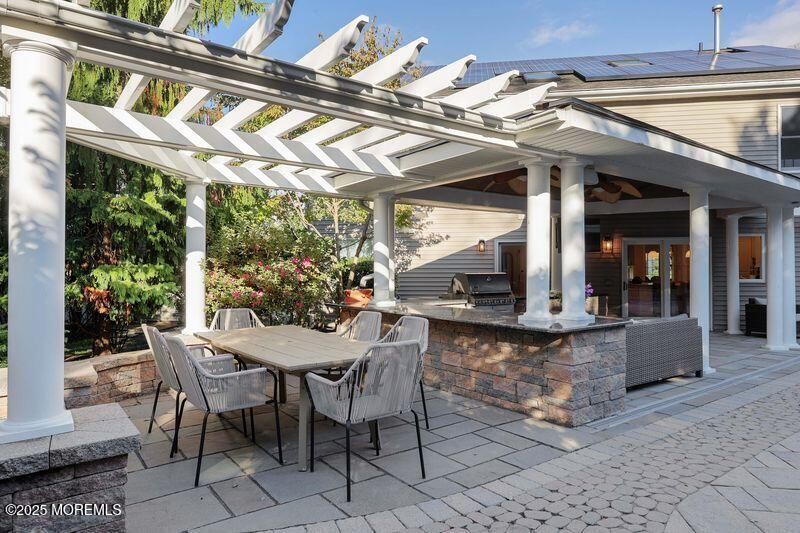 Exterior, Outdoor Kitchen