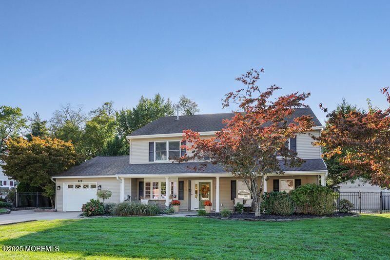 Attached, Exterior, Facade, Farmhouse