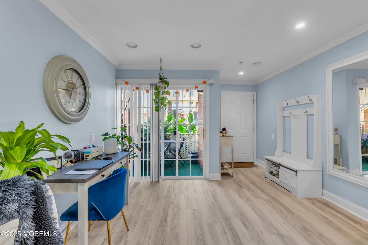 Home Office, Interior, Recessed Lighting, Wood Texture Flooring