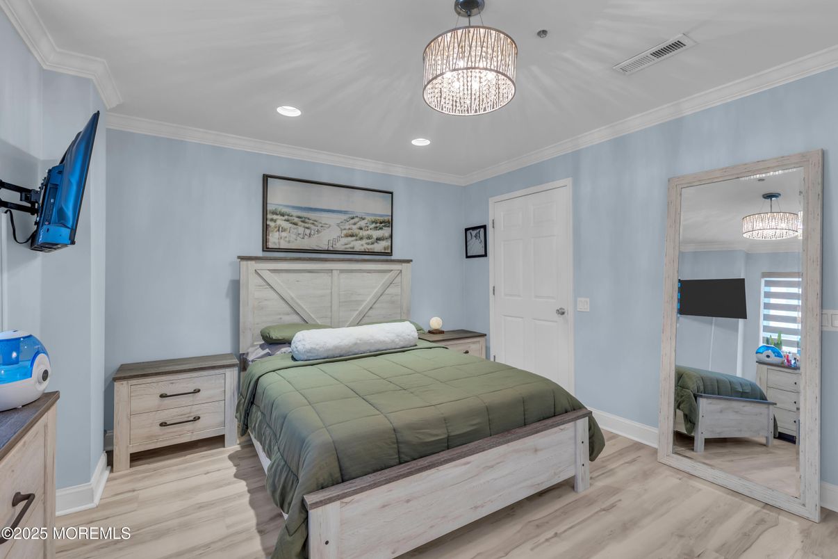 Bedroom, Interior, Pendant Lights, Recessed Lighting, Wood Texture Flooring