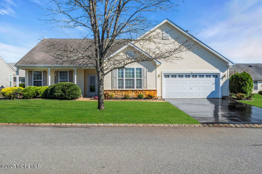 Attached, Exterior, Facade, Ranch