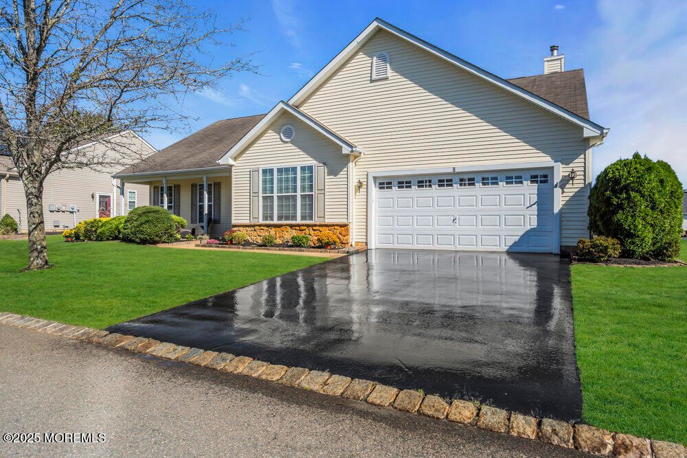 Attached, Exterior, Facade, Ranch