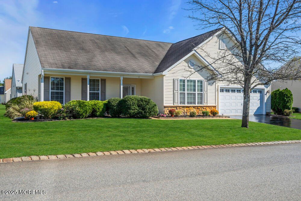 Attached, Exterior, Facade, Cape Cod