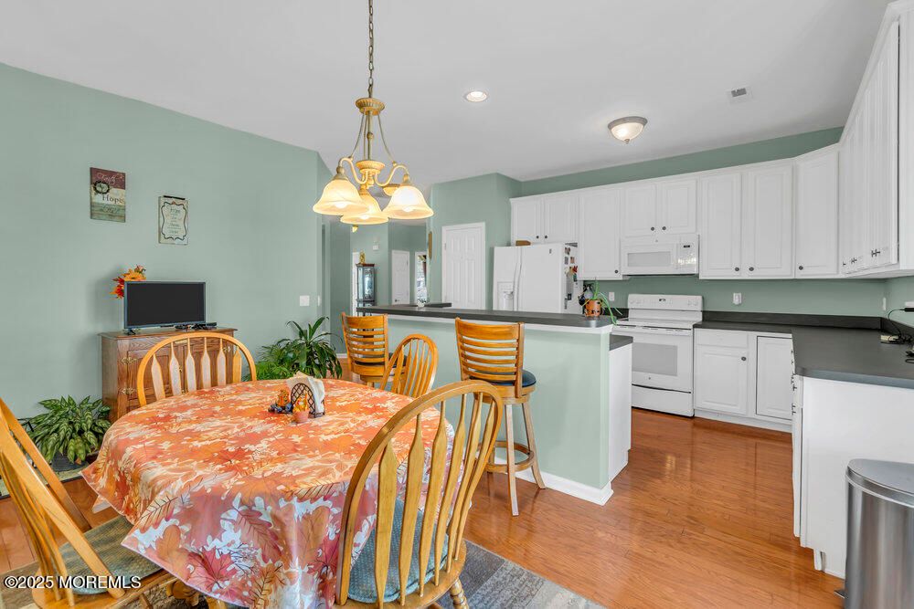 Dining room, Interior, Kitchen, Pendant Lights, Recessed Lighting, Wood Texture Flooring