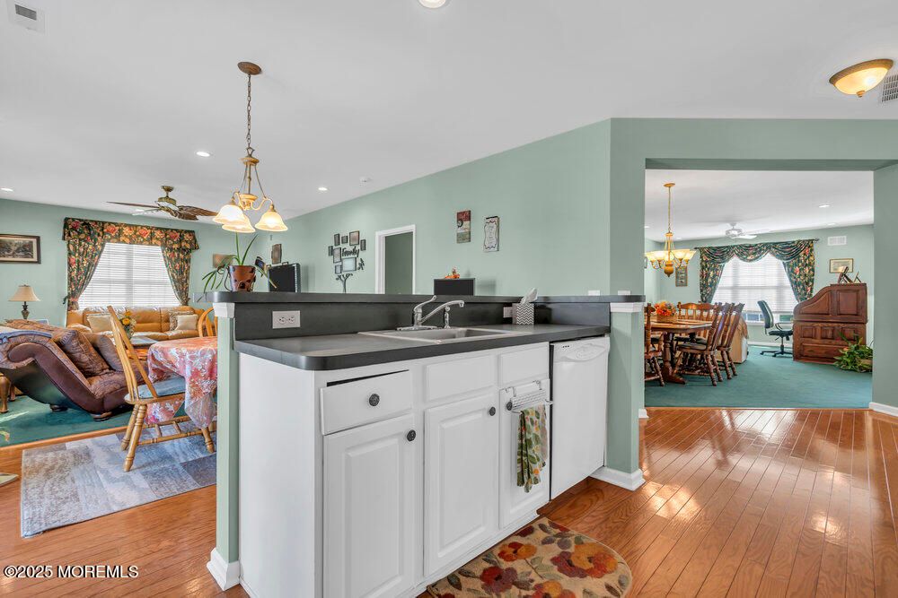 Chandelier, Dining room, Interior, Kitchen, Pendant Lights, Recessed Lighting, Wood Texture Flooring