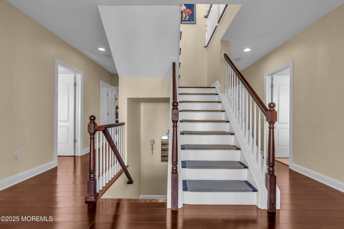 Interior, Recessed Lighting, Wood Texture Flooring