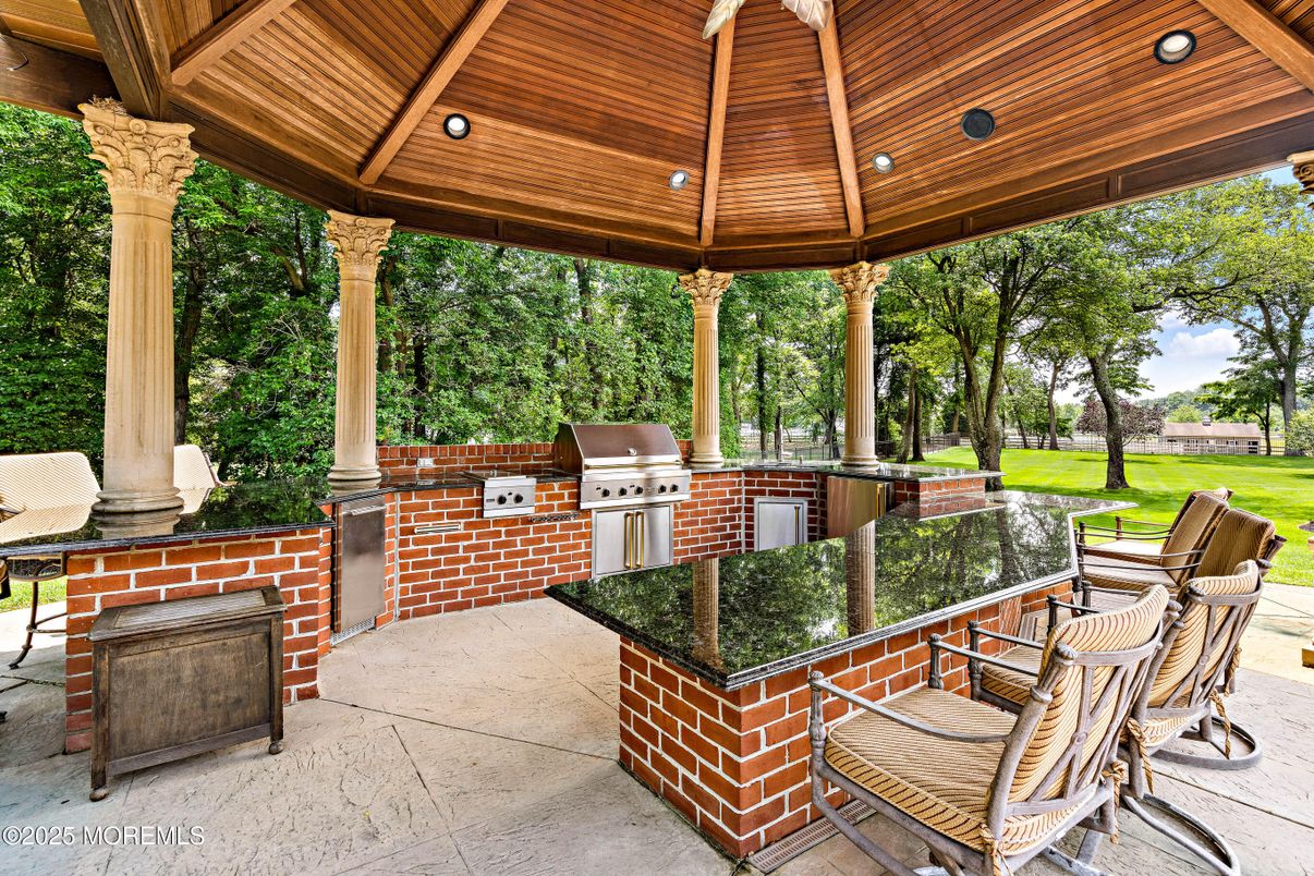 Exterior, Outdoor Kitchen