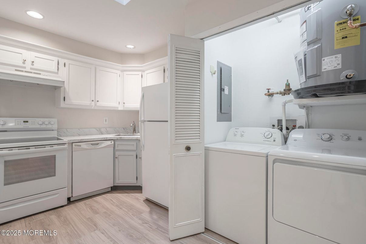 Interior, Recessed Lighting, Utility Closets, Washer, Wood Texture Flooring