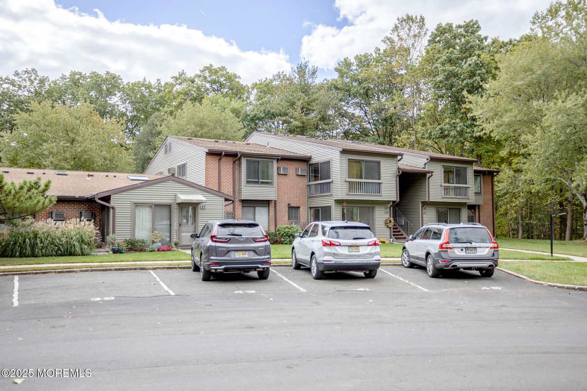 Exterior, Facade, Brick Facade, Rowhouse