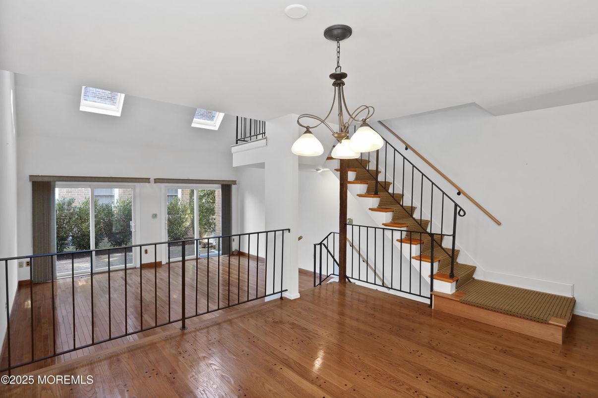 Interior, Pendant Lights, Wood Texture Flooring