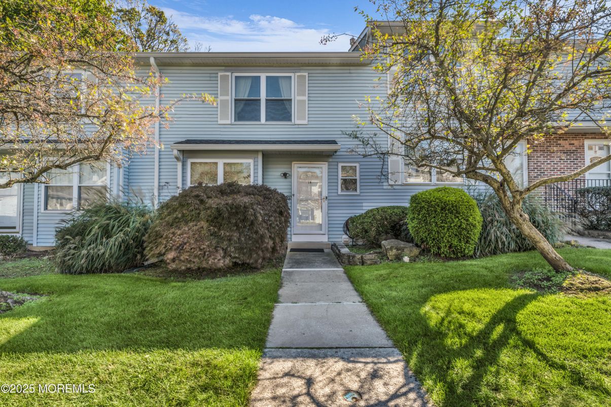 Exterior, Facade, American Foursquare