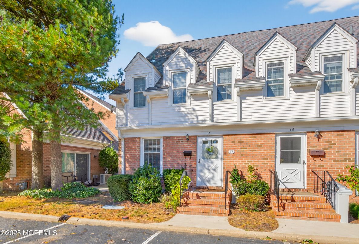 Exterior, Facade, Brick Facade, Cape Cod