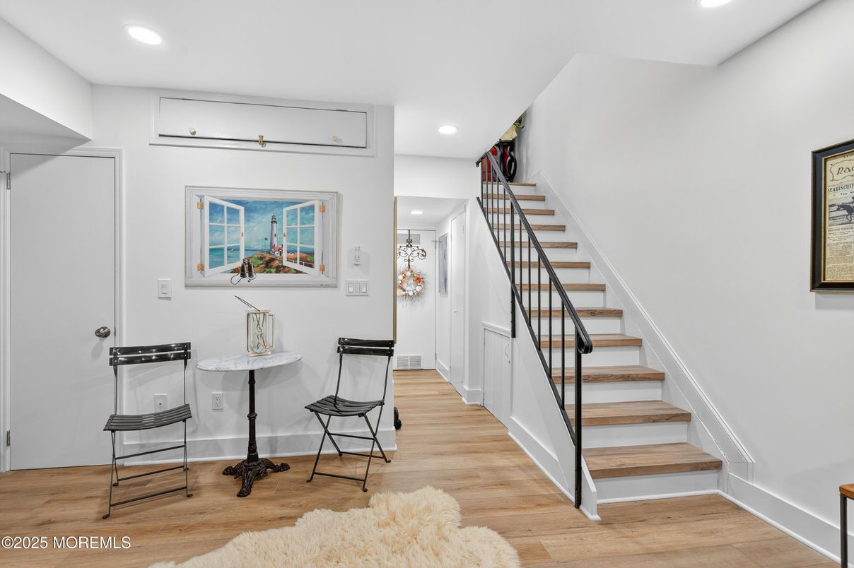 Interior, Recessed Lighting, Wood Texture Flooring